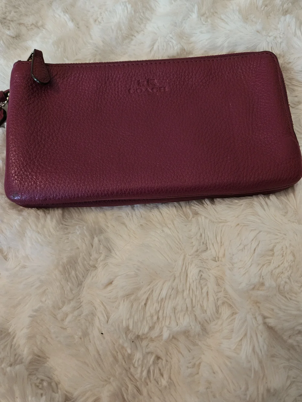 Coach✨️Pebbled Leather Wristlet Wallet - Deep Berry